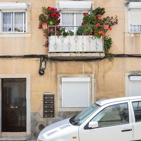 Biti'S Nest Apartment Lisbon Bagian luar foto