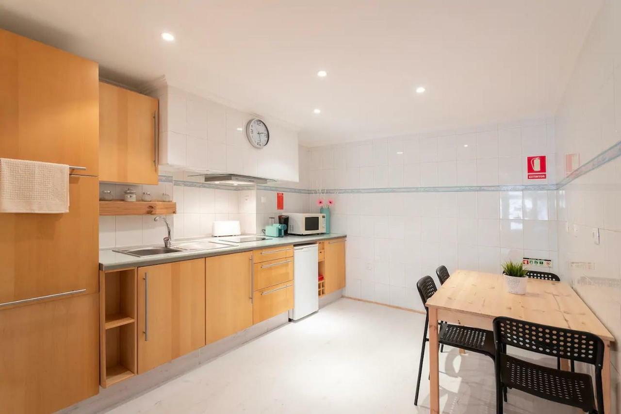 Biti'S Nest Apartment Lisbon Bagian luar foto